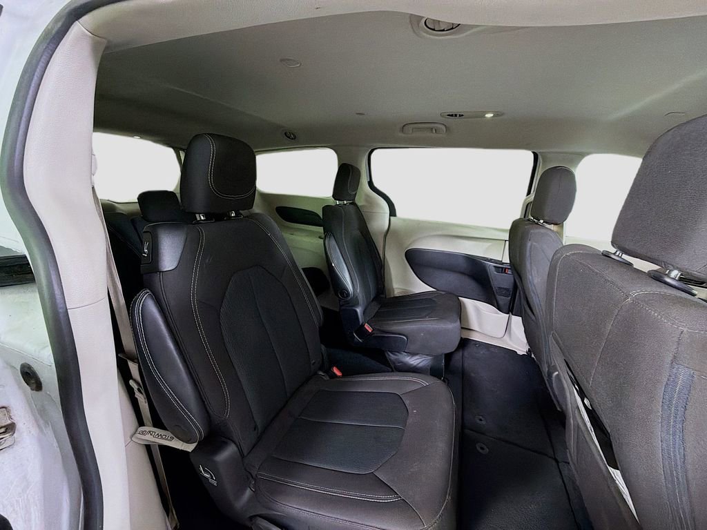 Used 2023 Chrysler Voyager LX image 29