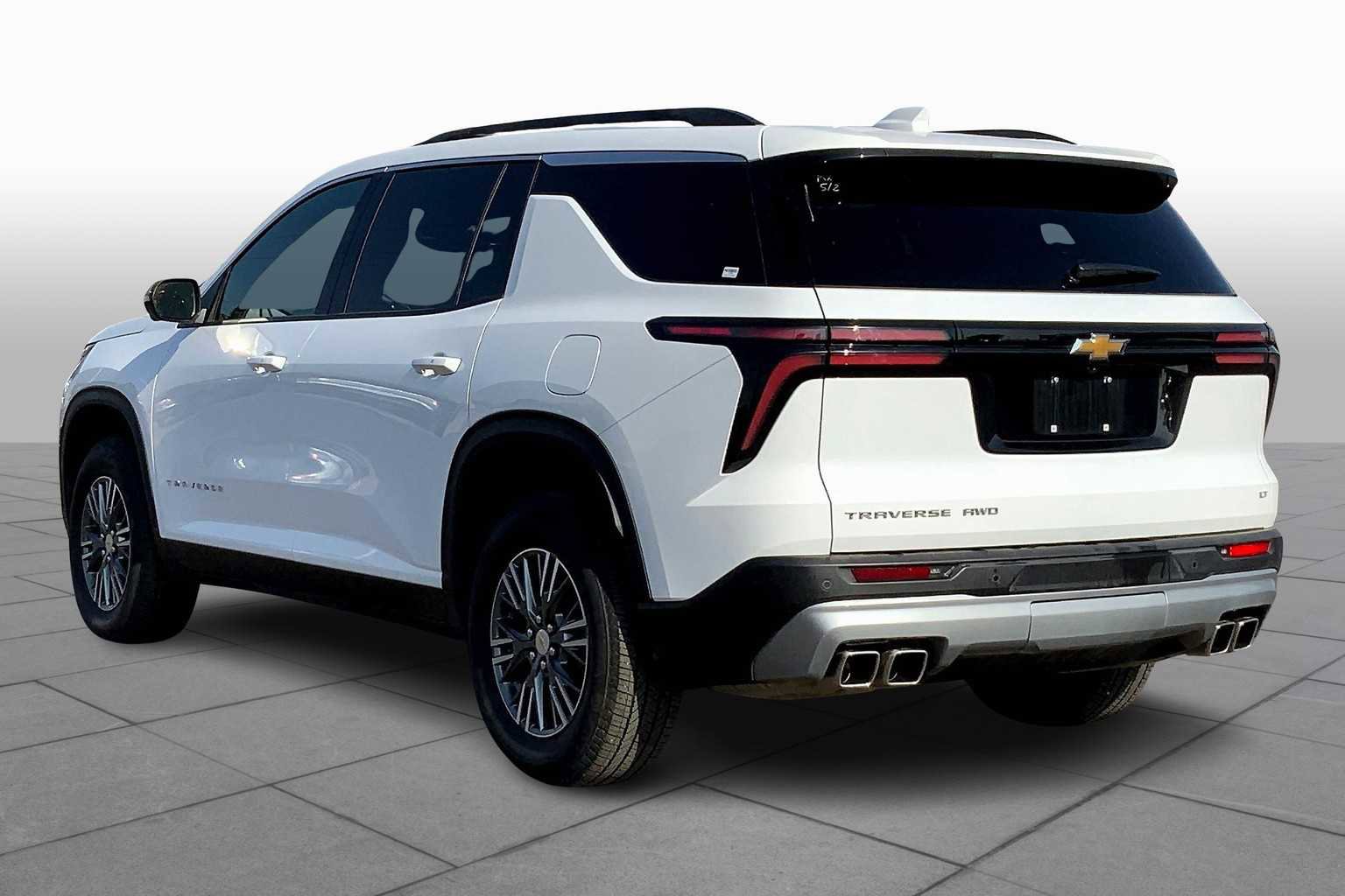 Used 2024 Chevrolet Traverse LT image 11