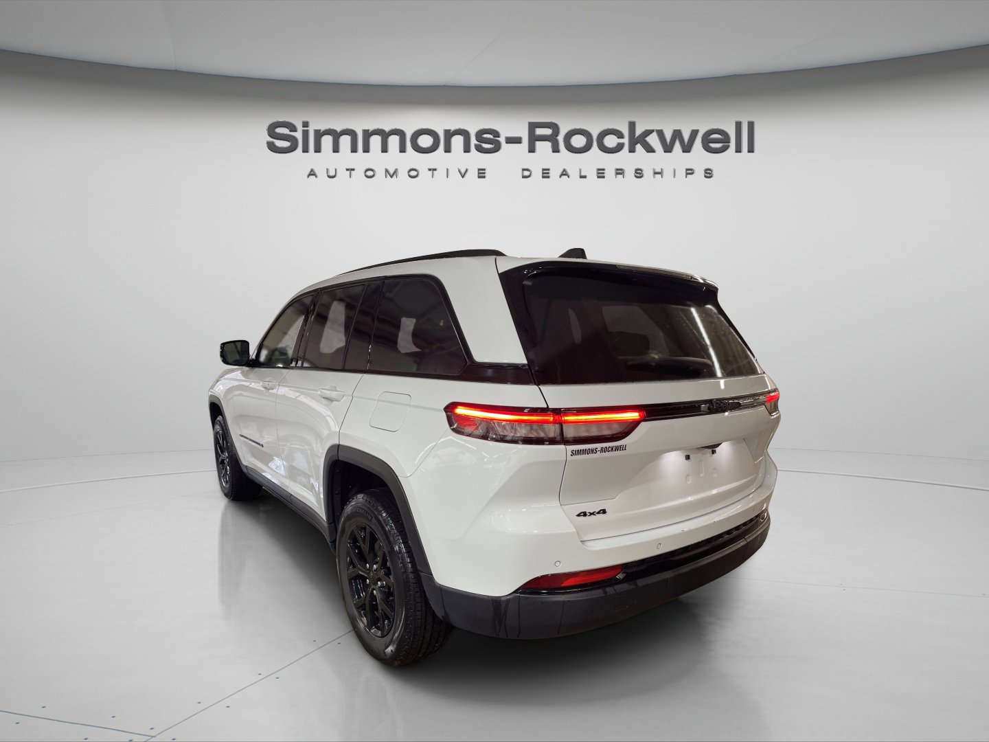 Used 2024 Jeep Grand Cherokee Altitude image 7