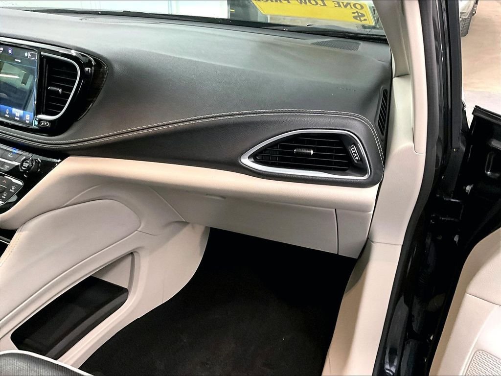 Used 2023 Chrysler Pacifica Limited FWD image 13