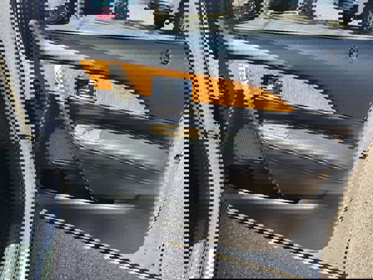 Used 2015 Lincoln MKX FWD w/ Equipment Group 101A image 18