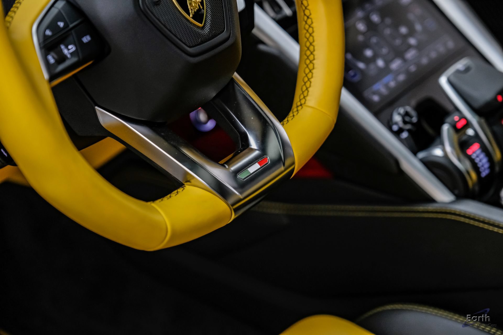 Used 2021 Lamborghini Urus AWD/4WD image 46