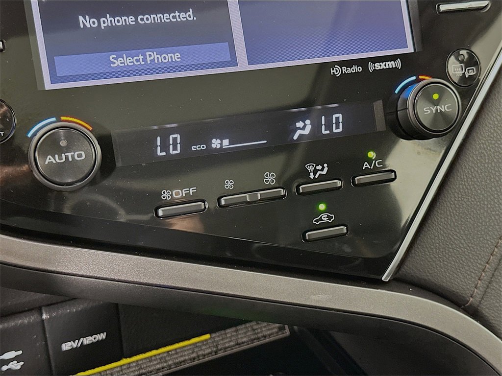 Used 2018 Toyota Camry XLE image 18