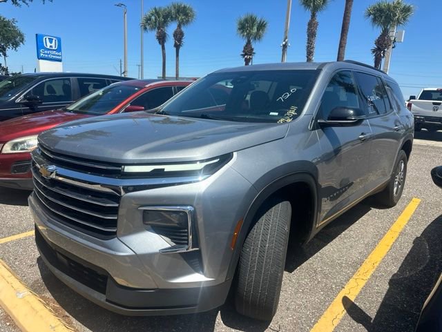 Used 2025 Chevrolet Traverse LT FWD image 6