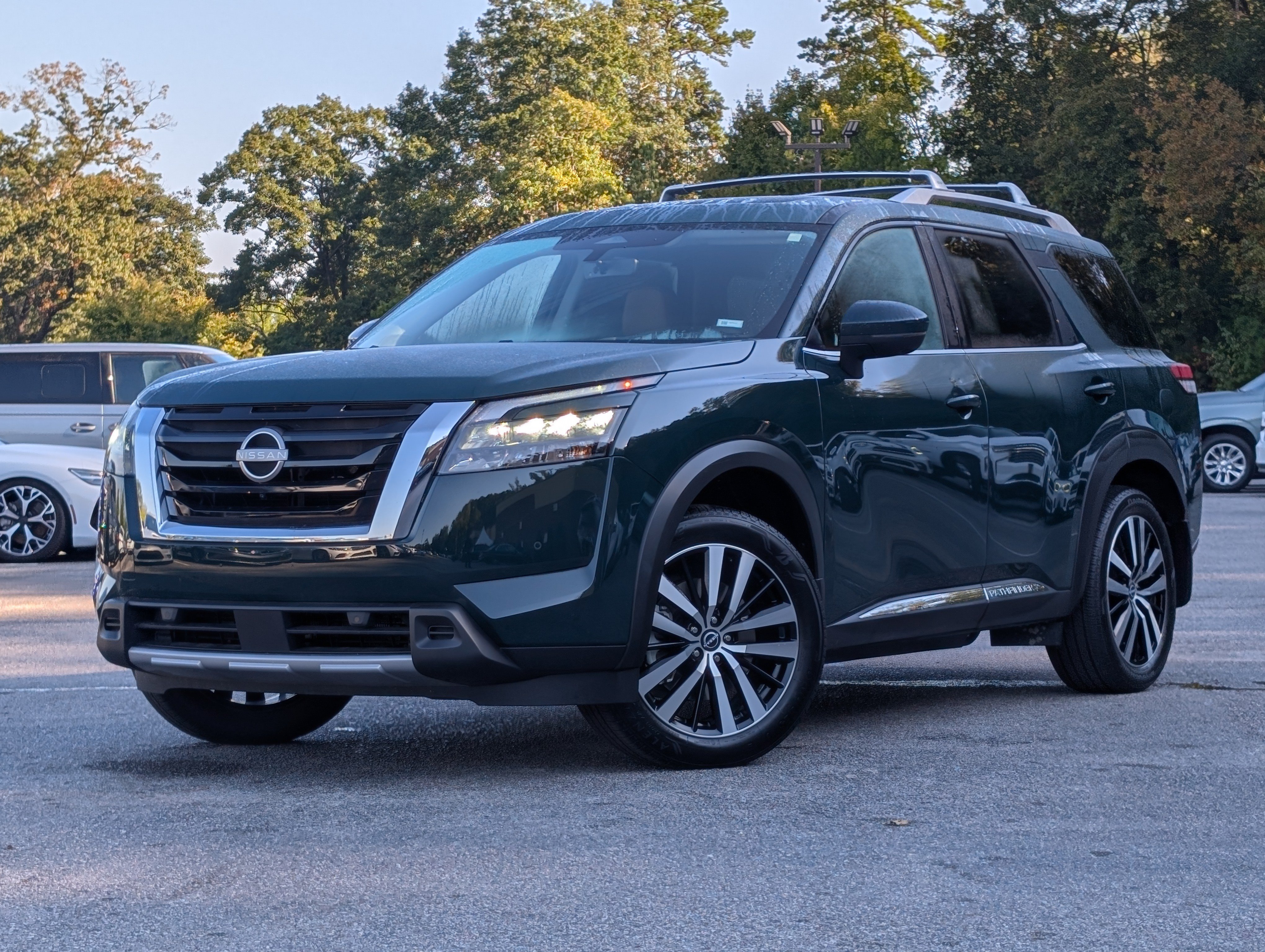 Used 2025 Nissan Pathfinder Platinum w/ Cargo Package FWD image 4