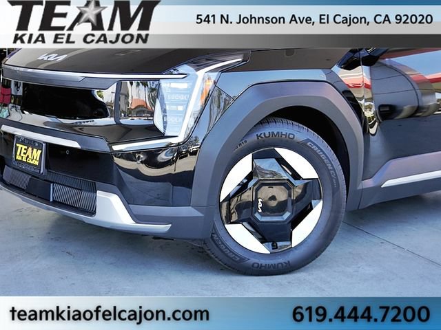 Certified 2024 Kia EV9 Light Long Range RWD image 3