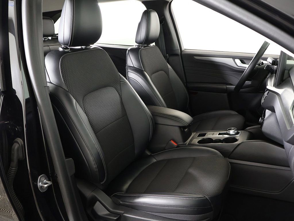 Used 2023 Ford Escape SE w/ Class II Trailer Tow Package image 30