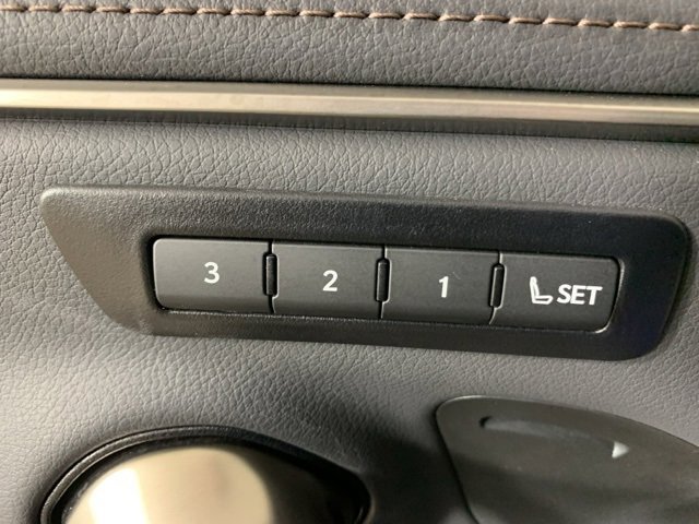 Used 2025 Lexus ES 300h w/ Accessory Package (Z2) image 17