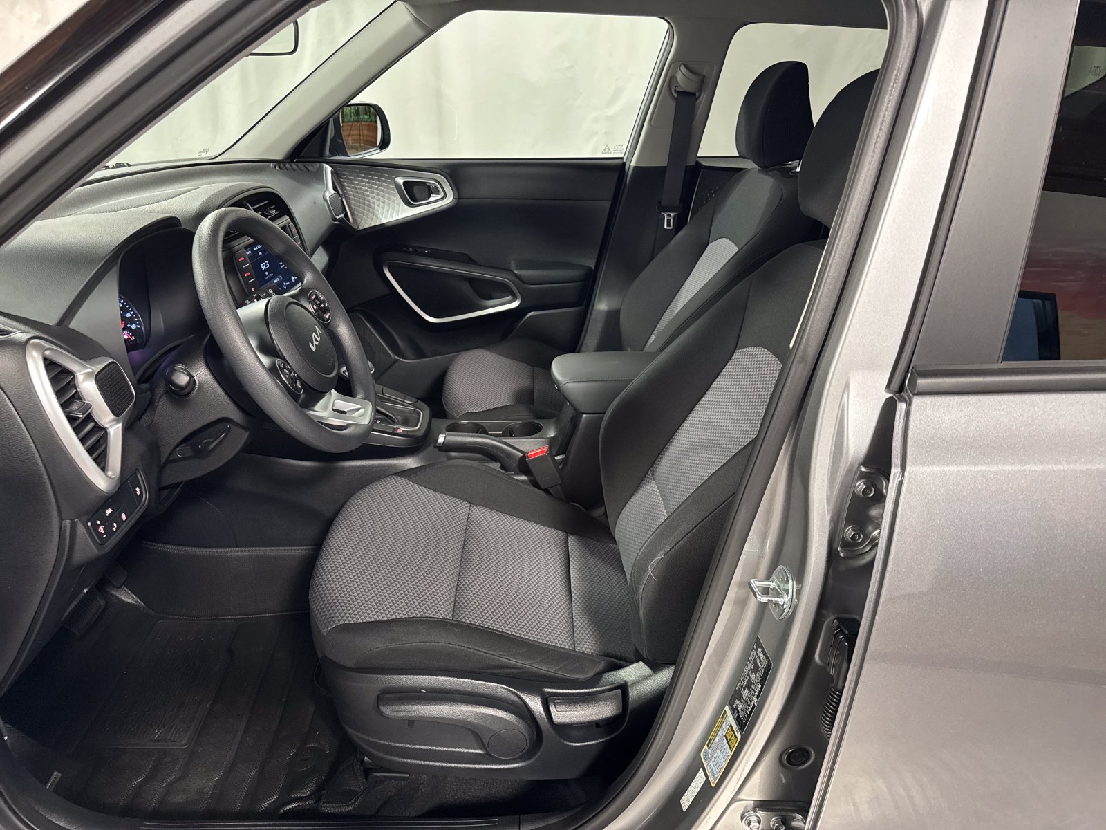 Certified 2022 Kia Soul LX w/ Technology Package FWD image 3