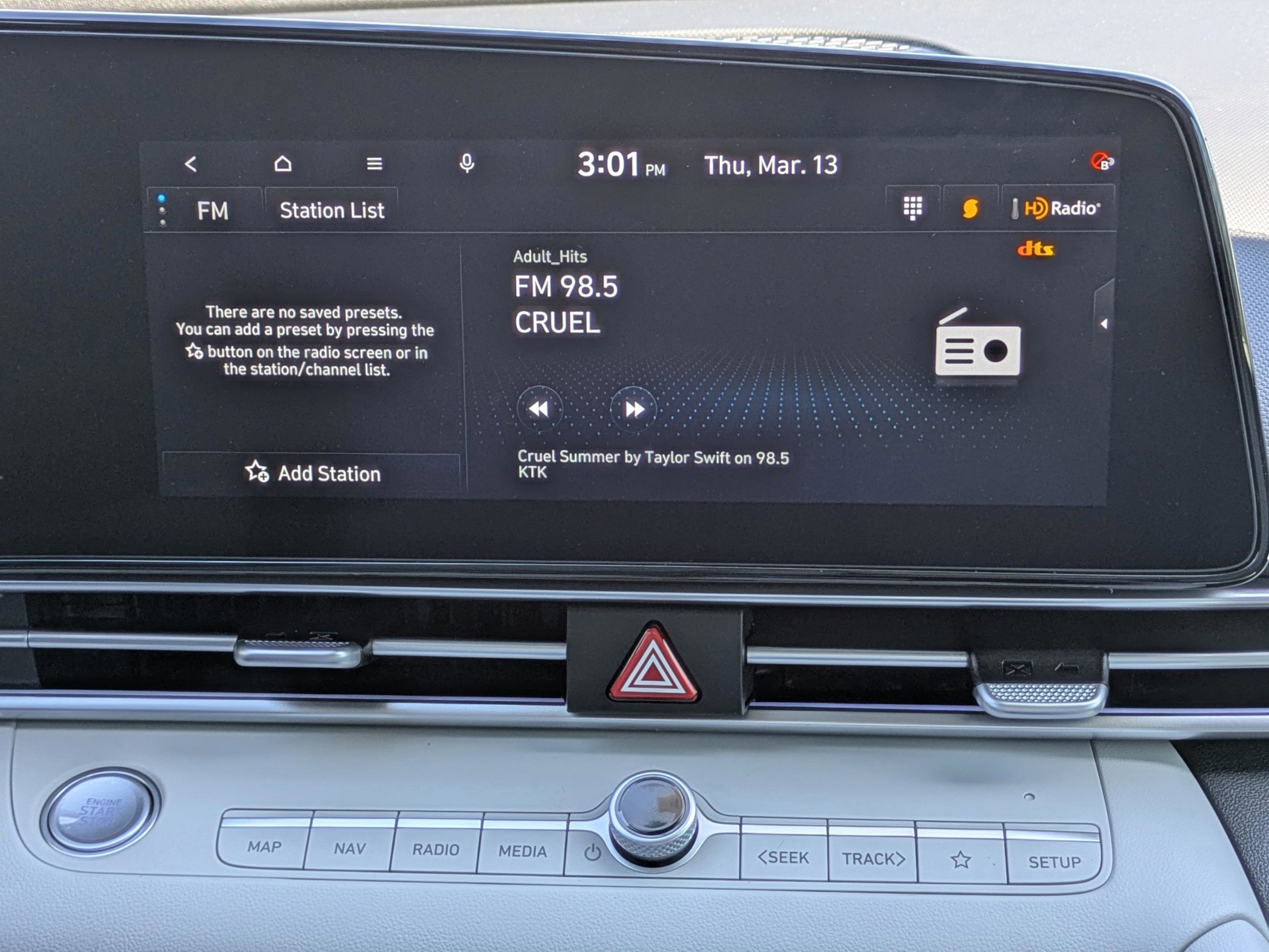 Used 2025 Hyundai Elantra Limited image 14