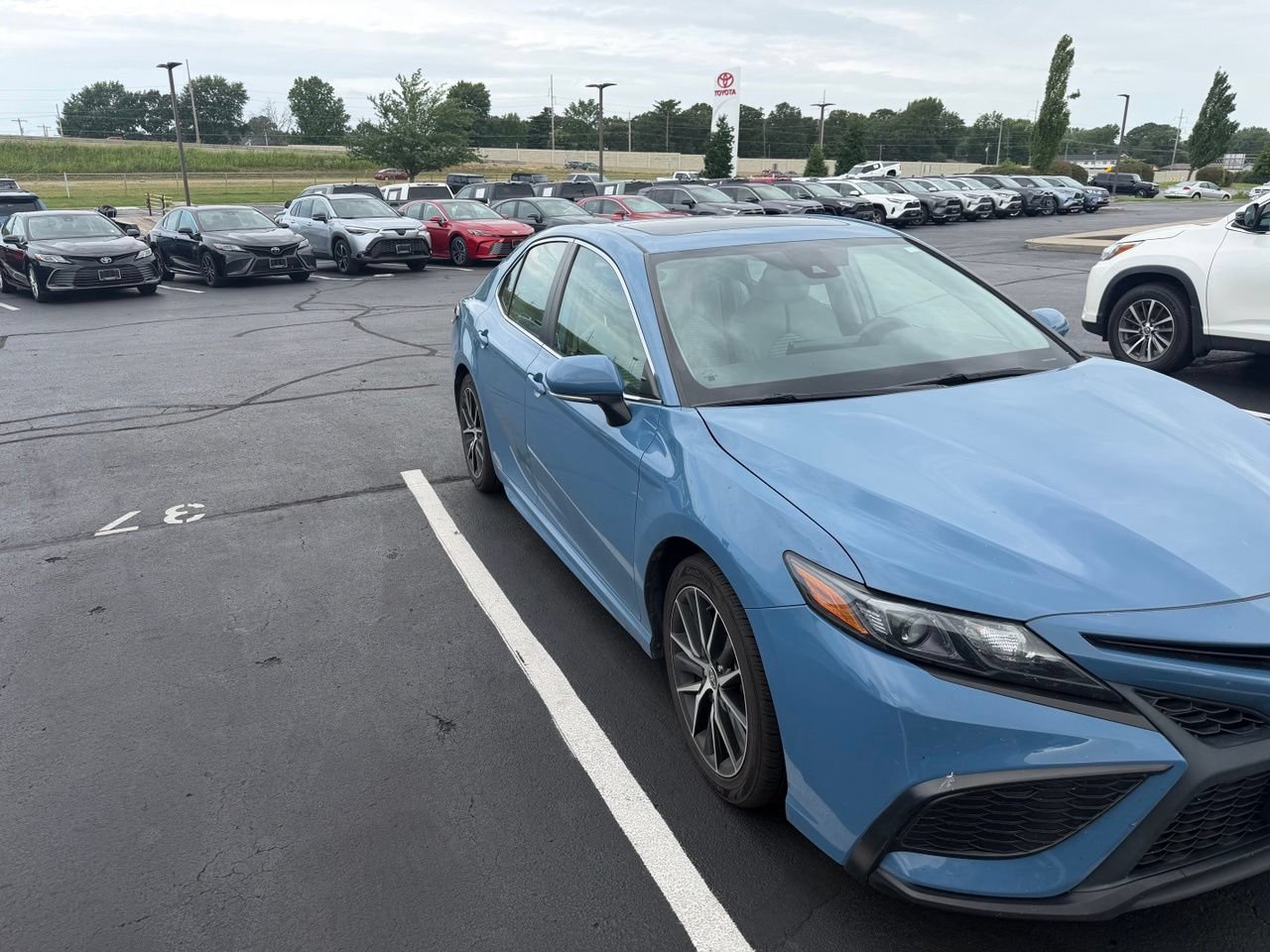 Used 2024 Toyota Camry SE w/ Audio Upgrade Package FWD image 3