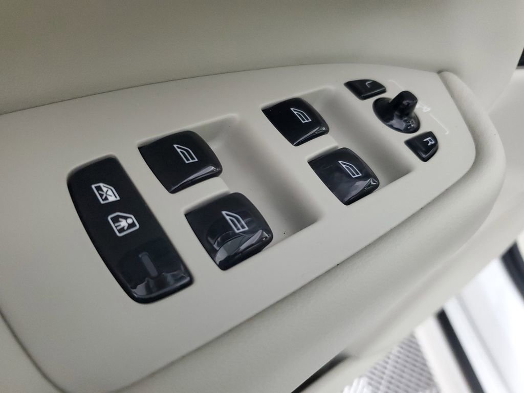 Used 2024 Volvo XC90 B6 Ultimate w/ Protection Package image 22