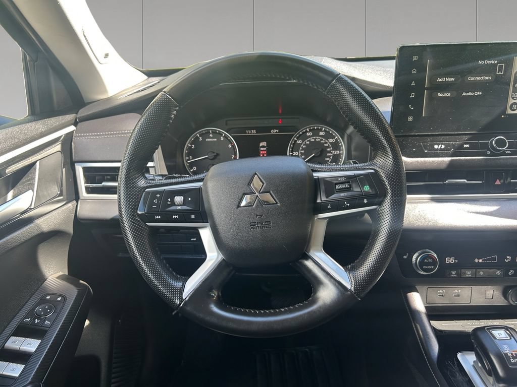 Used 2025 Mitsubishi Outlander SE AWD/4WD image 13