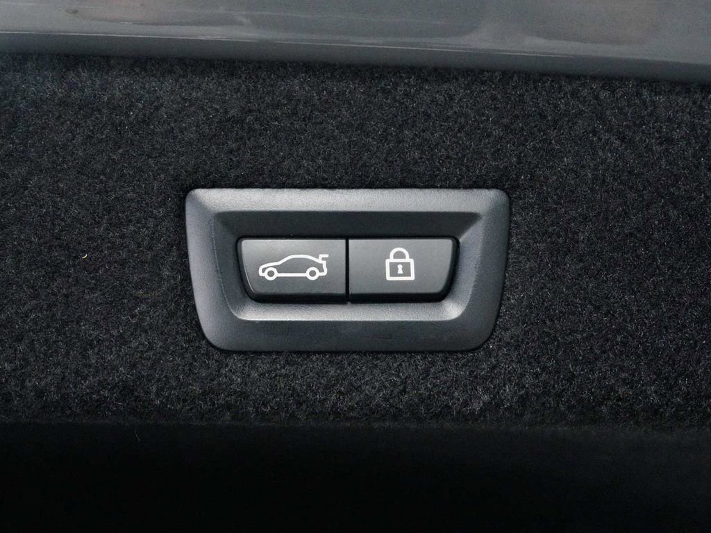Used 2022 BMW 750i xDrive w/ Executive Package AWD/4WD image 49