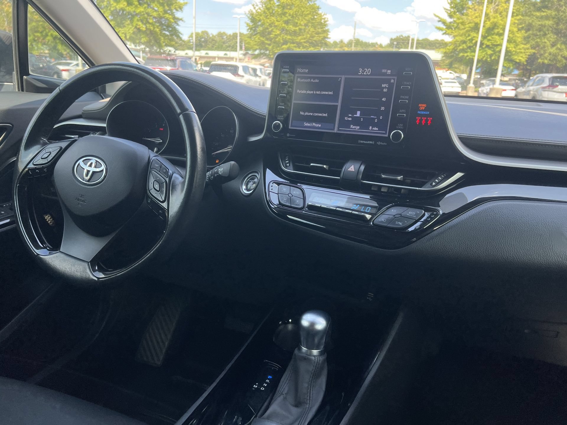 Used 2022 Toyota C-HR Limited FWD image 3