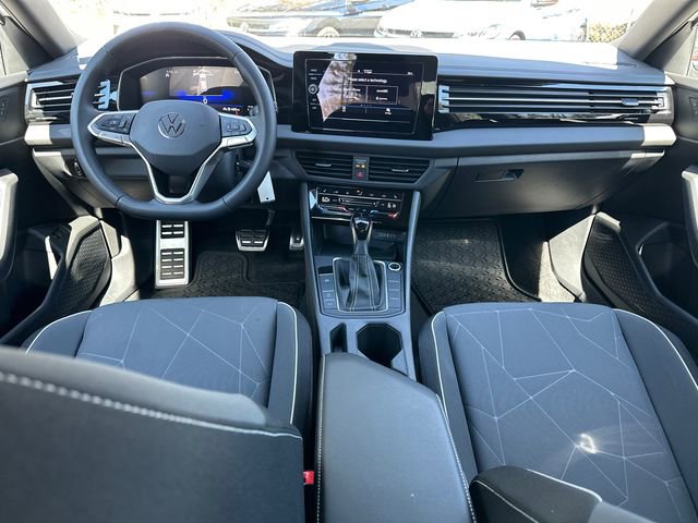 Used 2025 Volkswagen Jetta Sport image 14