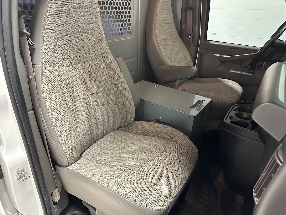 Used 2020 GMC Savana 2500 Extended w/ Enhanced Convenience Package RWD image 17