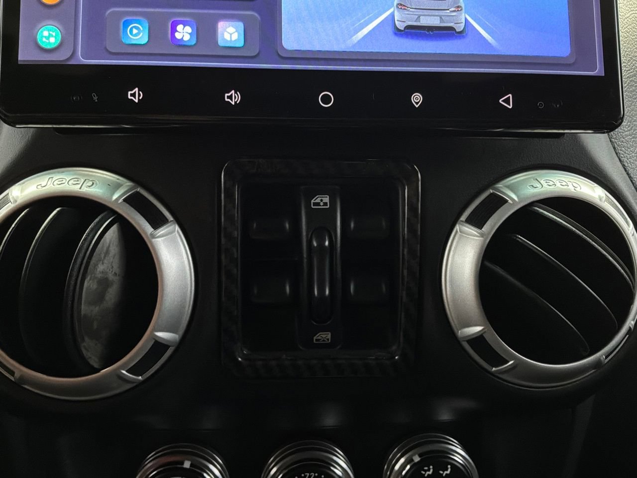 Used 2013 Jeep Wrangler Unlimited Sahara AWD/4WD image 29
