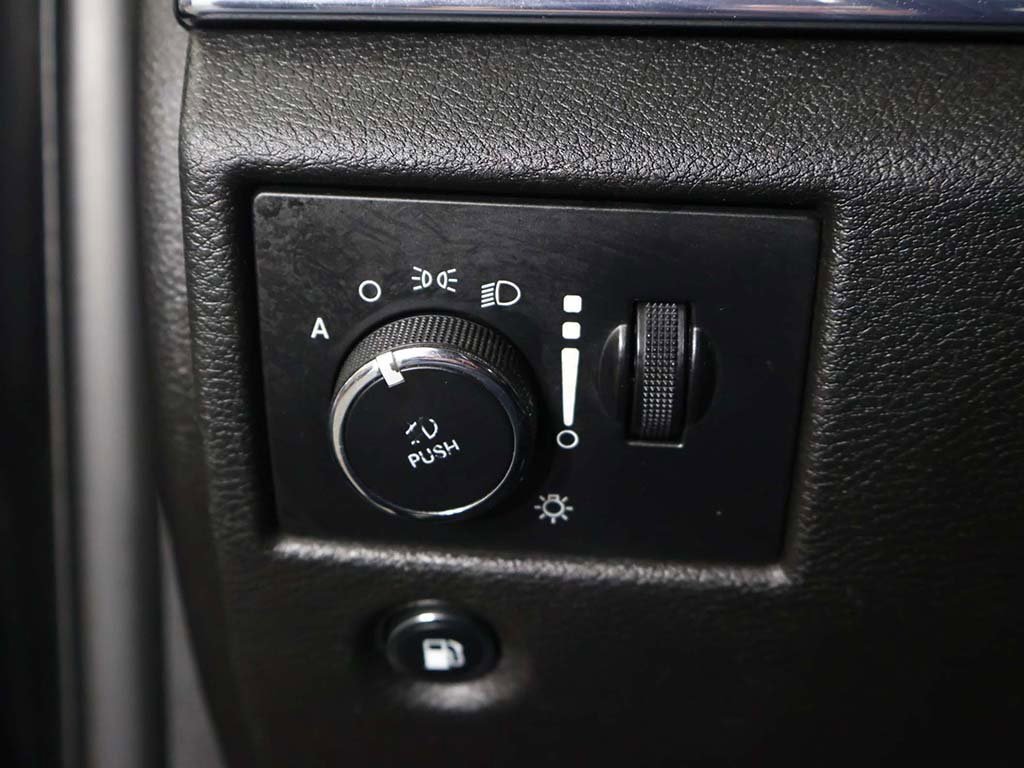 Used 2017 Jeep Grand Cherokee Limited image 42