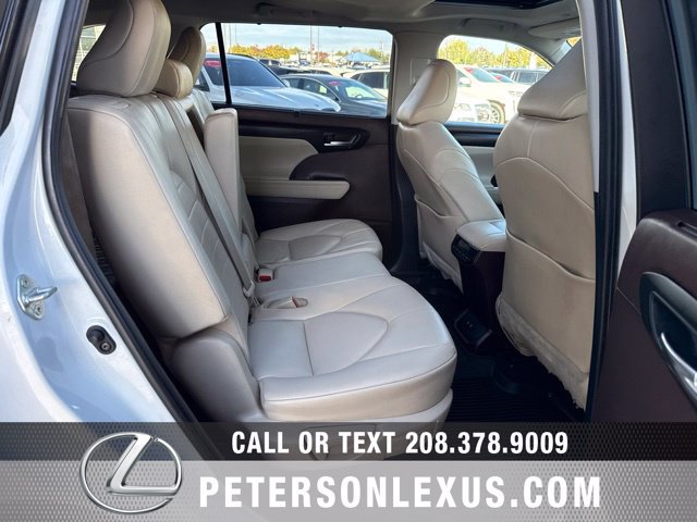 Used 2020 Toyota Highlander XLE AWD/4WD image 20