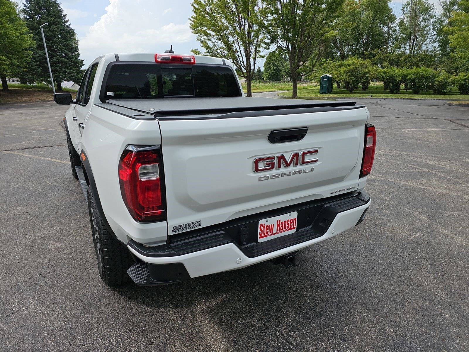Used 2025 GMC Canyon Denali AWD/4WD image 3