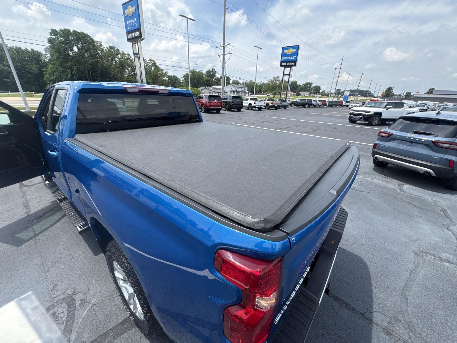 Used 2023 Chevrolet Silverado 1500 LT w/ Z71 Off-Road Package AWD/4WD image 11