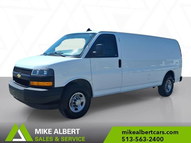 Used 2022 Chevrolet Express 3500 Extended w/ Driver Convenience Package RWD image 3