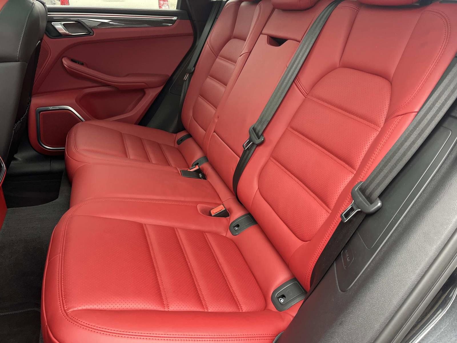 Used 2020 Porsche Macan Turbo image 16