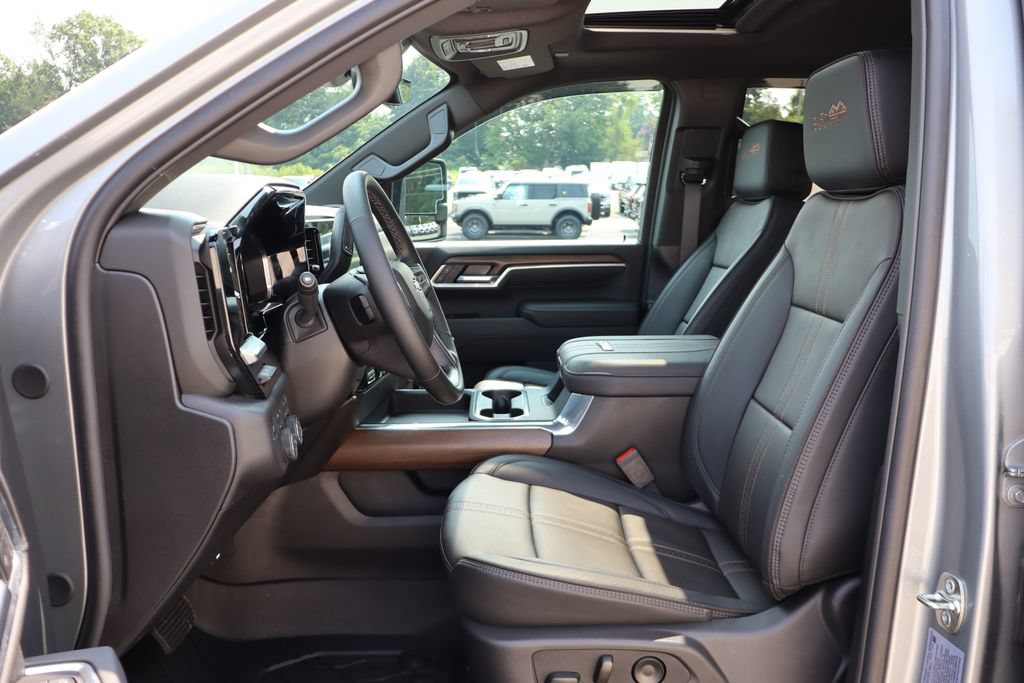 Used 2026 Chevrolet Silverado 3500 High Country w/ High Country Premium Package AWD/4WD image 31
