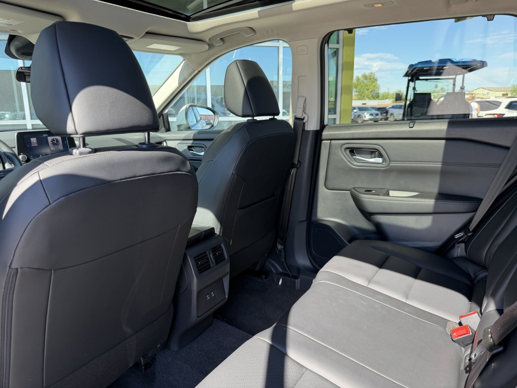 Used 2026 Nissan Rogue SV FWD image 33