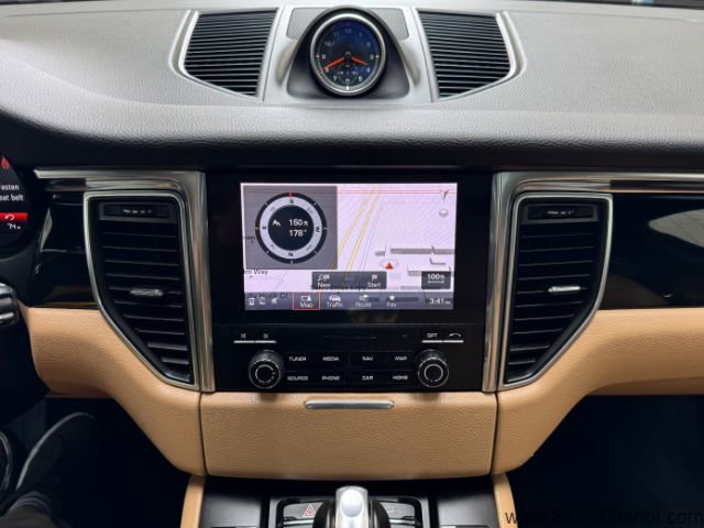 Used 2018 Porsche Macan S image 22