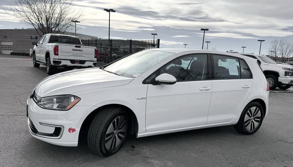 Used 2016 Volkswagen e-Golf SE image 4