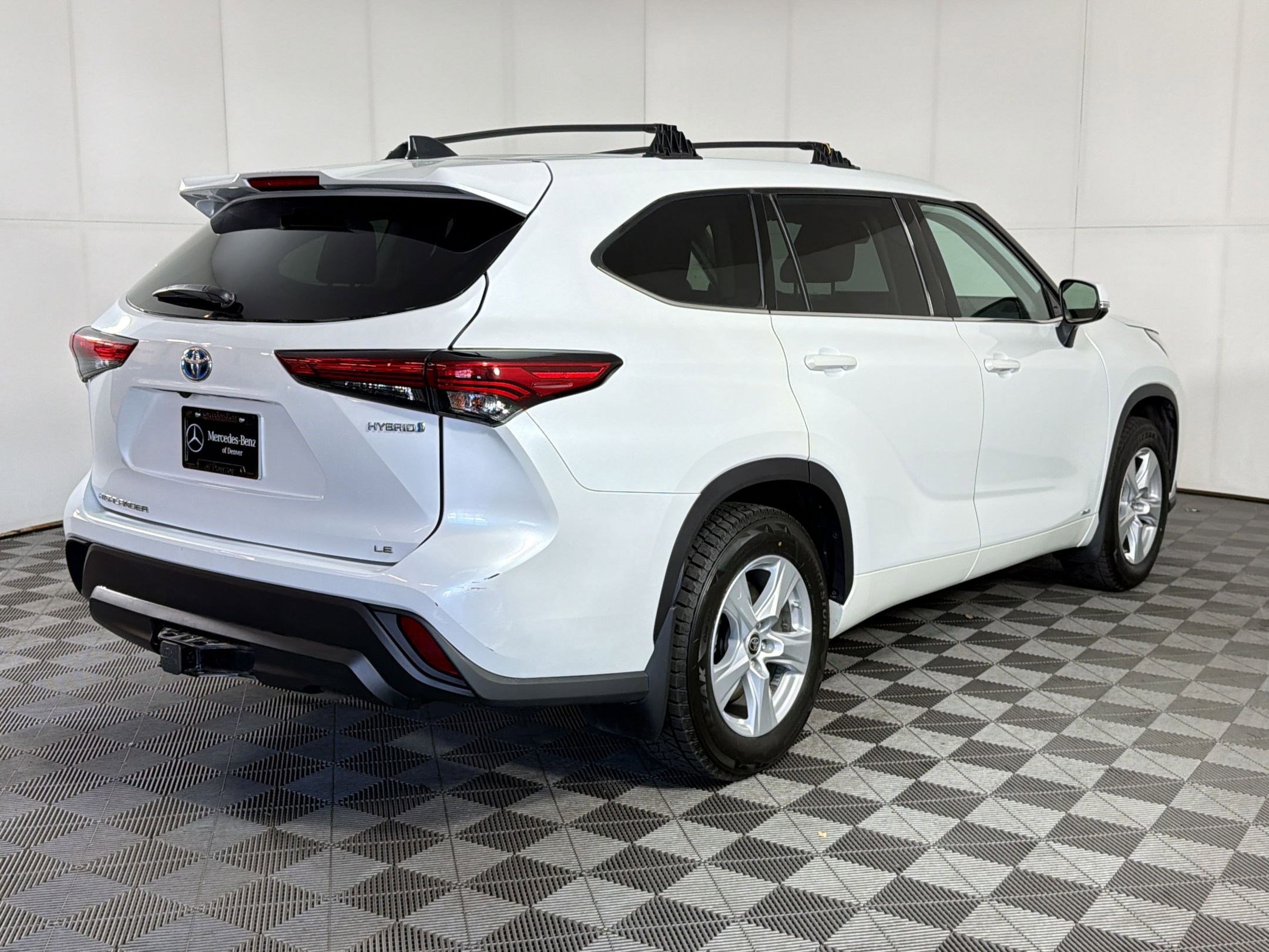 Used 2022 Toyota Highlander LE AWD/4WD image 9