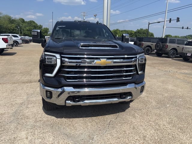Used 2024 Chevrolet Silverado 2500 LTZ w/ LTZ Plus Package AWD/4WD image 4