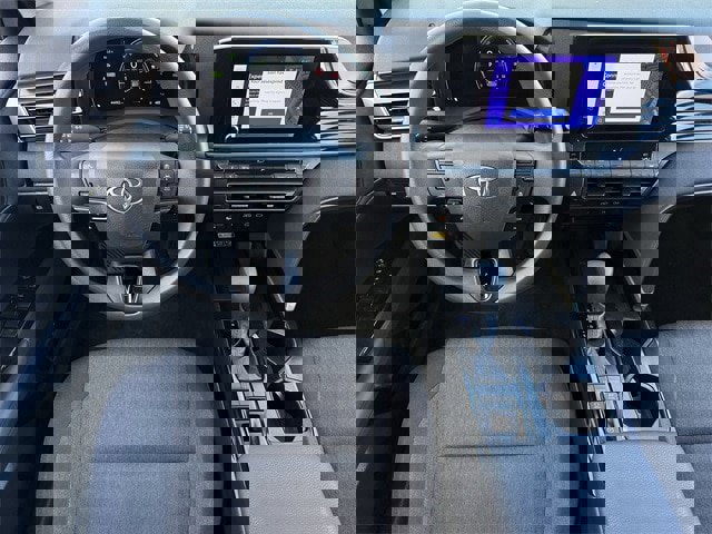 Used 2025 Toyota Camry LE image 12