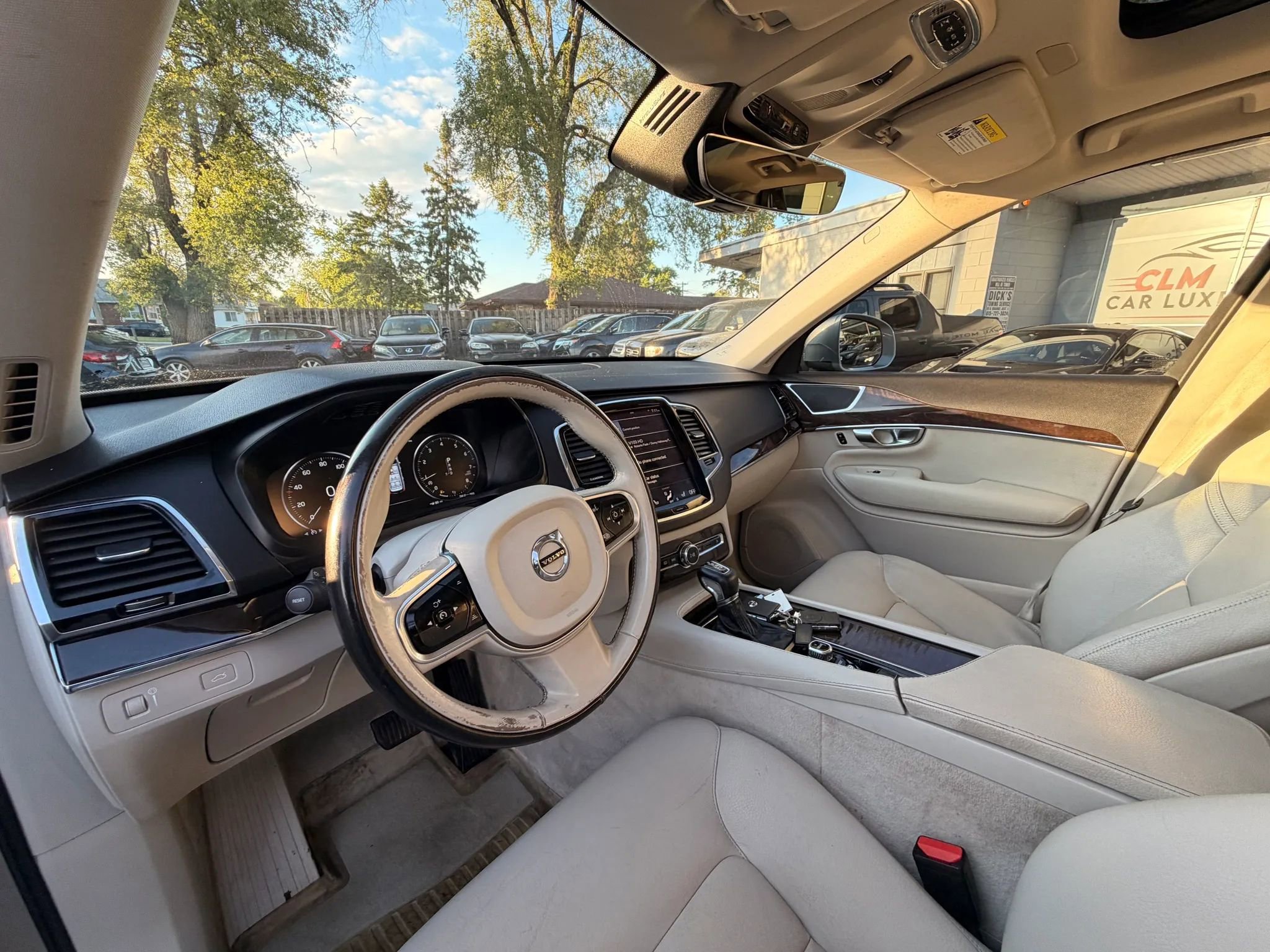 Used 2016 Volvo XC90 T6 Momentum w/ Momentum Plus Package AWD/4WD image 8