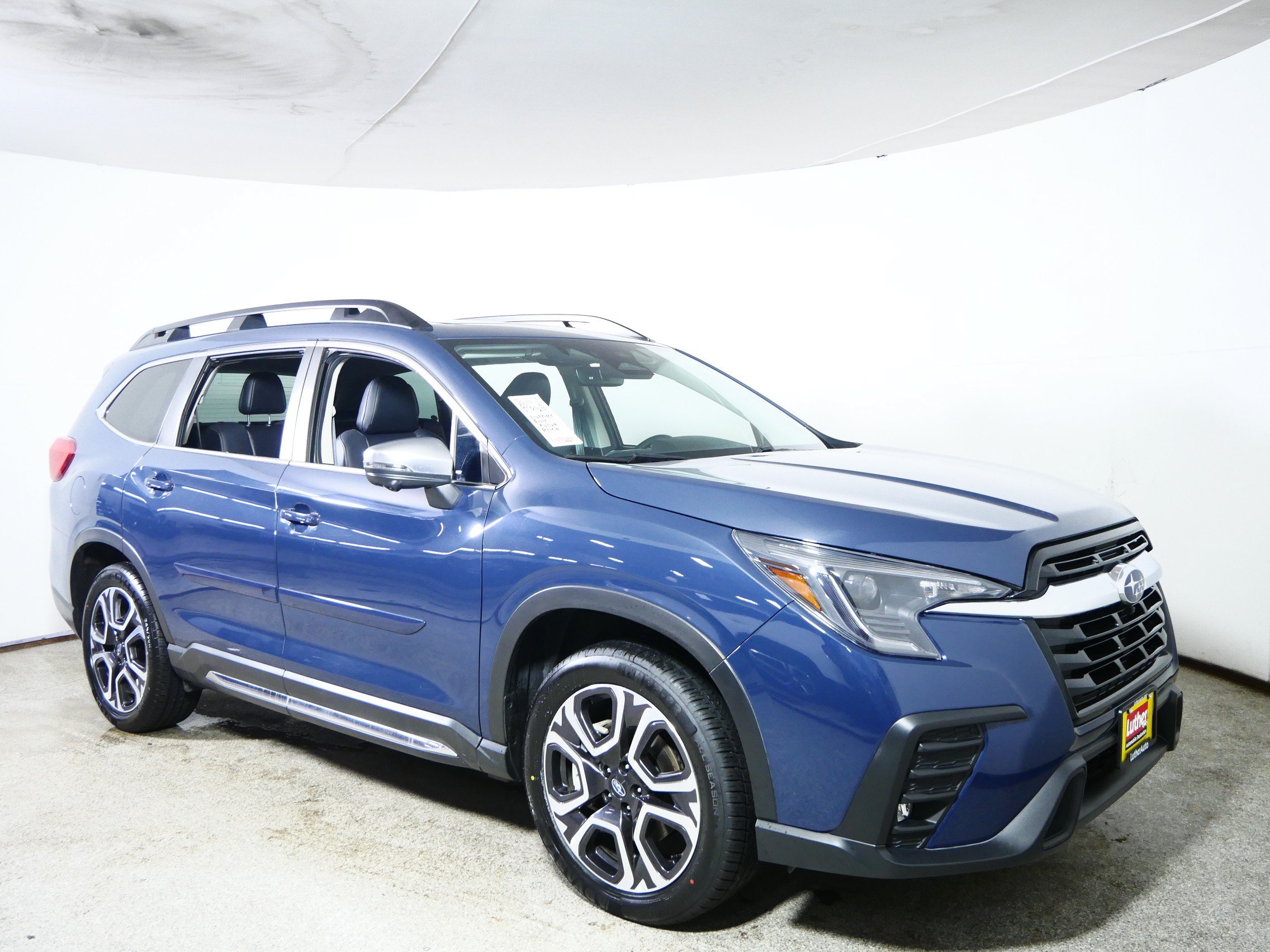 Used 2023 Subaru Ascent Limited w/ Technology Package AWD/4WD image 1