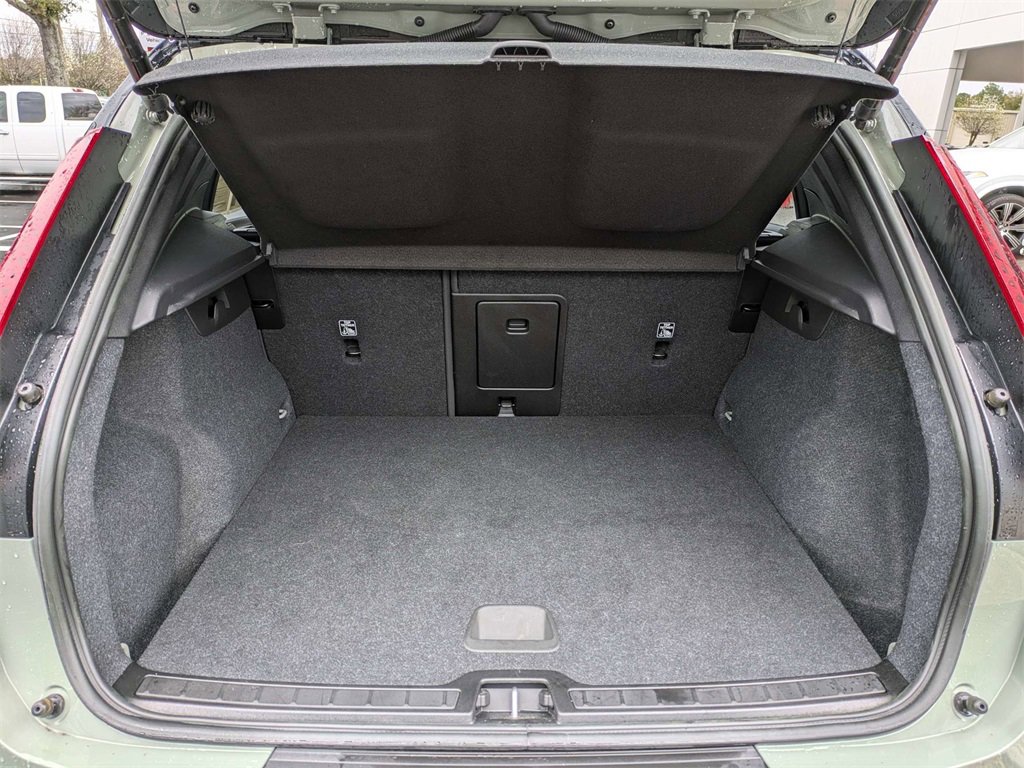 Used 2023 Volvo XC40 Recharge Core image 13