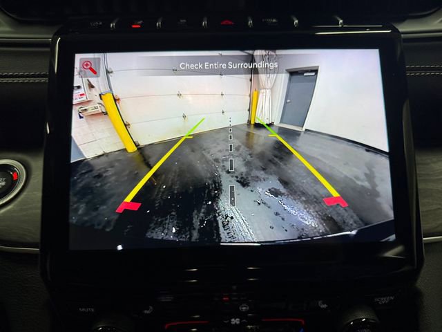 Used 2024 Jeep Grand Cherokee Limited w/ Black Appearance Package image 15