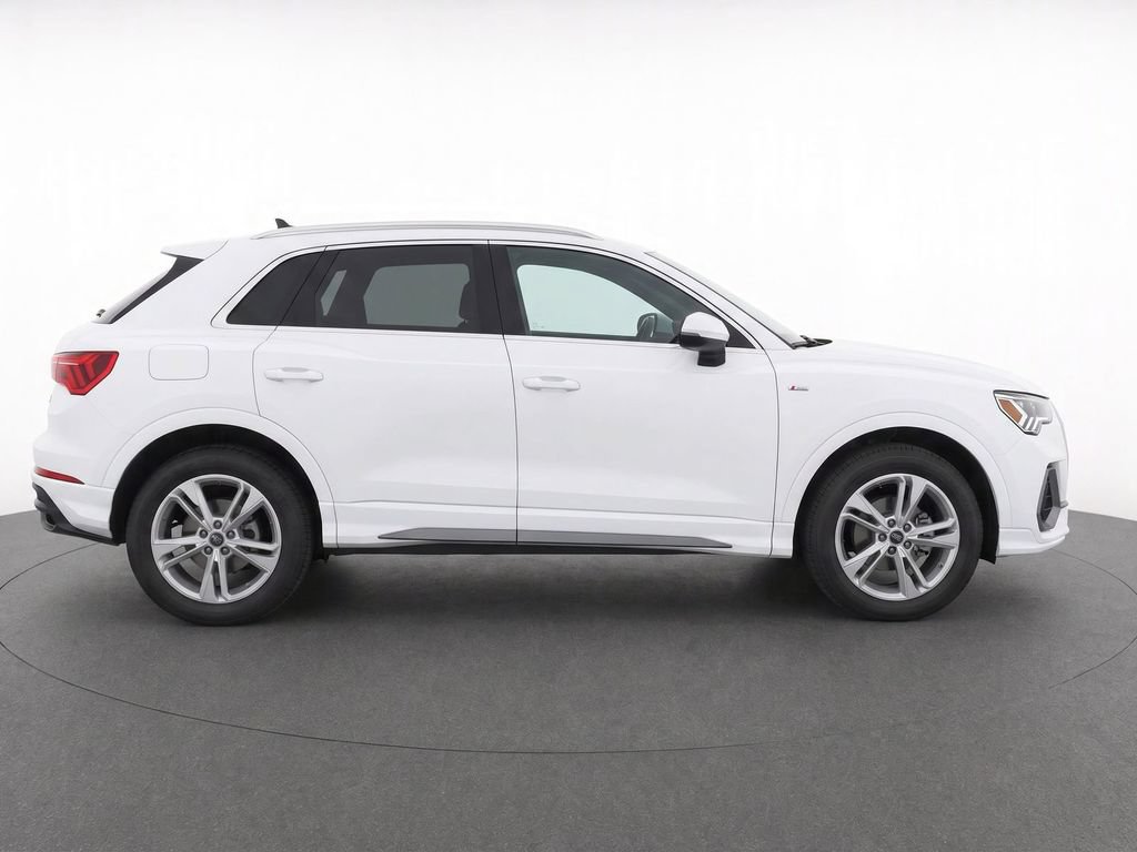 Used 2023 Audi Q3 2.0T Premium Plus w/ Premium Plus Package AWD/4WD image 4