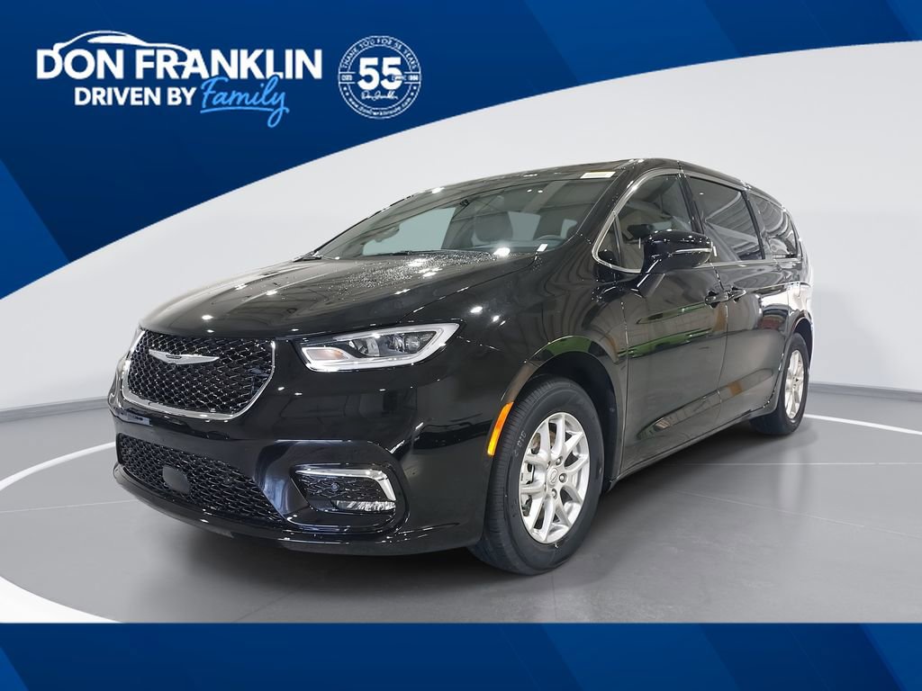 New 2026 Chrysler Pacifica Select