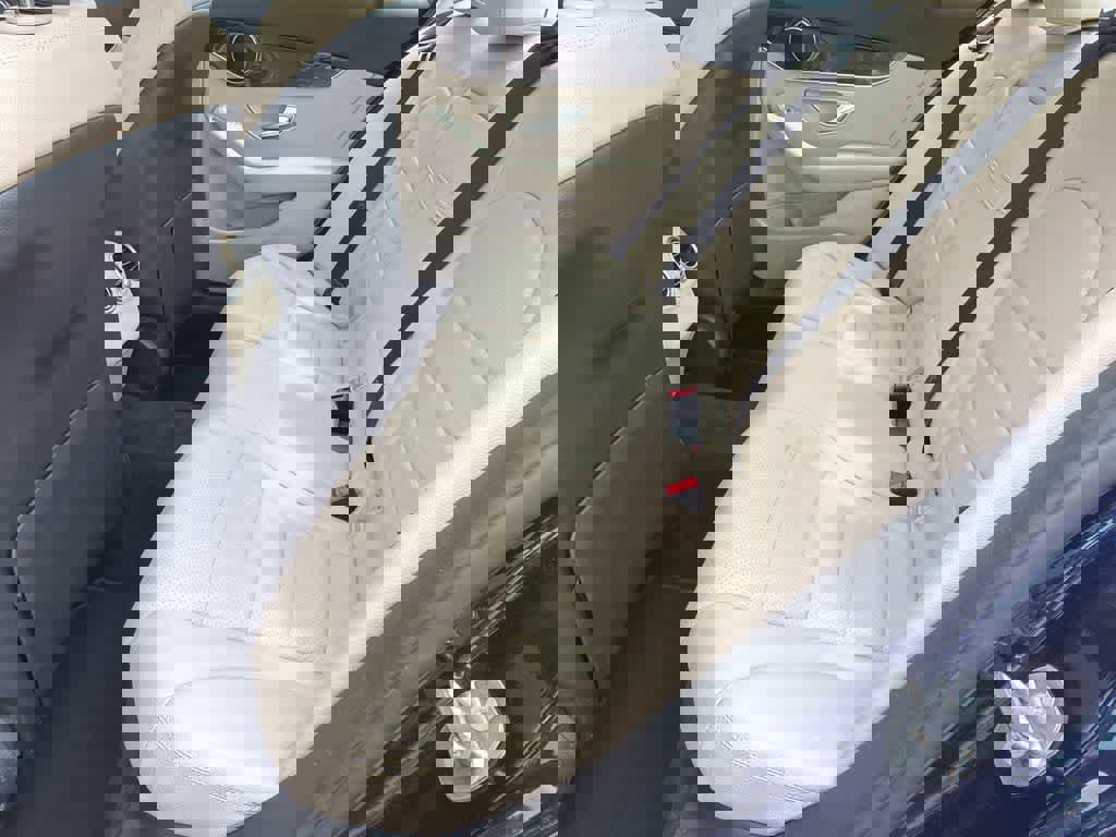 Used 2017 Mercedes-Benz C 300 4MATIC Sedan image 17