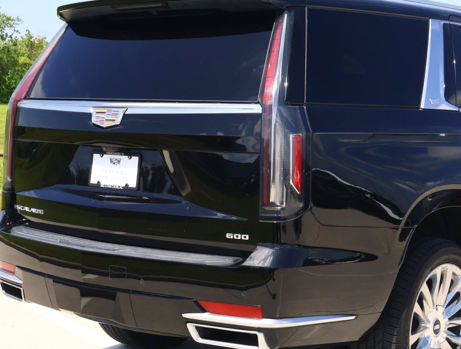 Used 2023 Cadillac Escalade Premium Luxury AWD/4WD image 11