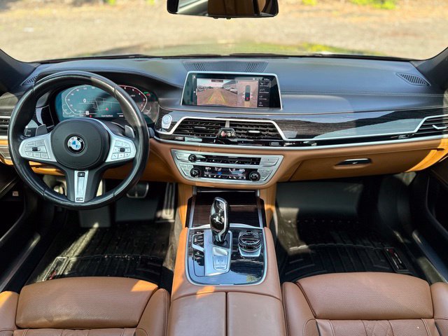 Used 2020 BMW 750i xDrive w/ Executive Package AWD/4WD image 17