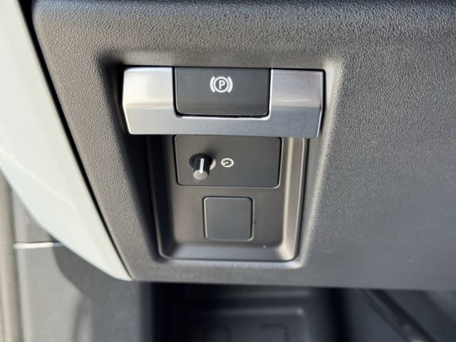 Used 2023 Land Rover Defender 110 X-Dynamic SE AWD/4WD image 24