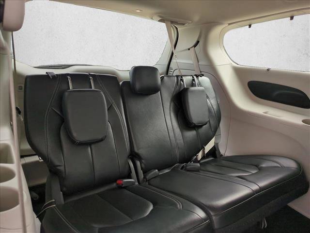 Used 2022 Chrysler Pacifica Touring-L FWD image 18