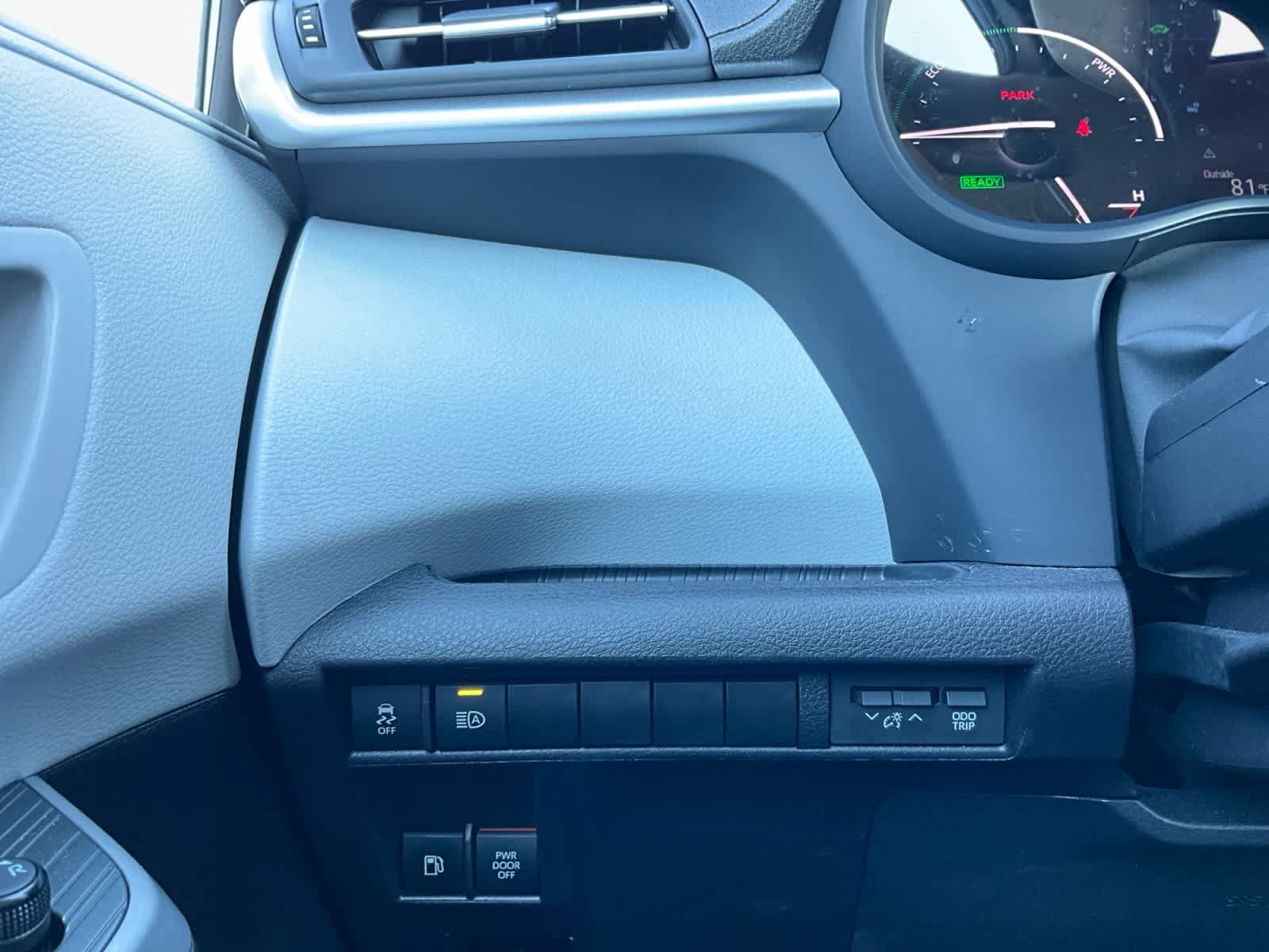 Used 2025 Toyota Sienna XLE FWD image 18