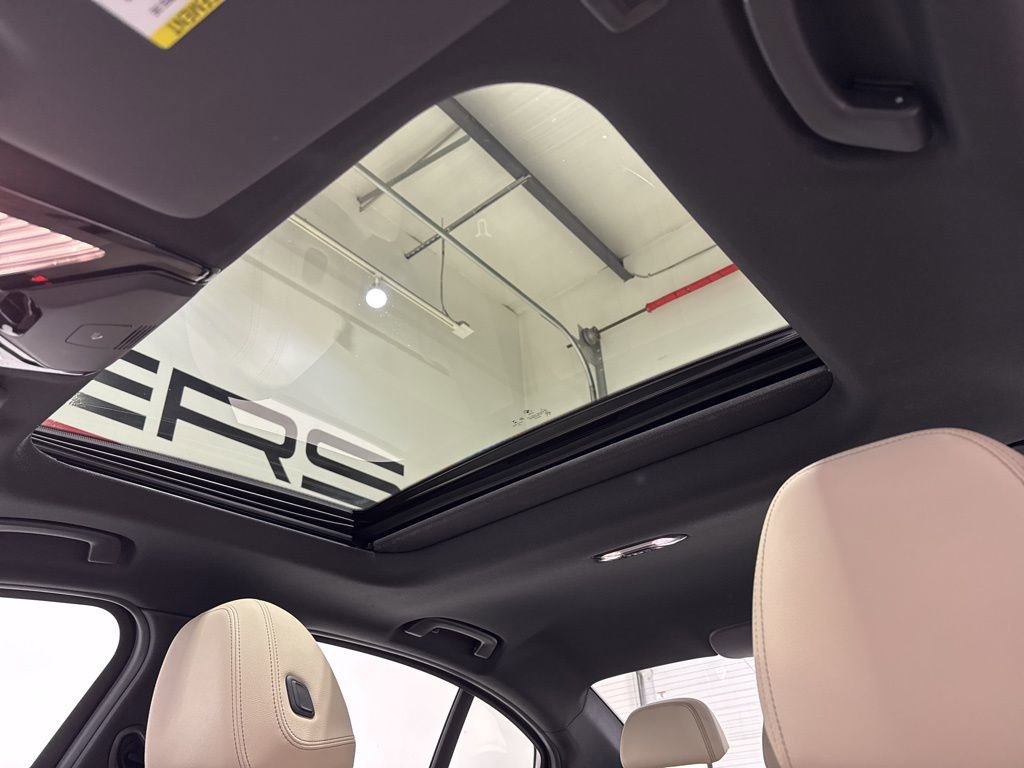 Used 2022 BMW 330i xDrive Sedan w/ M Sport Package image 12