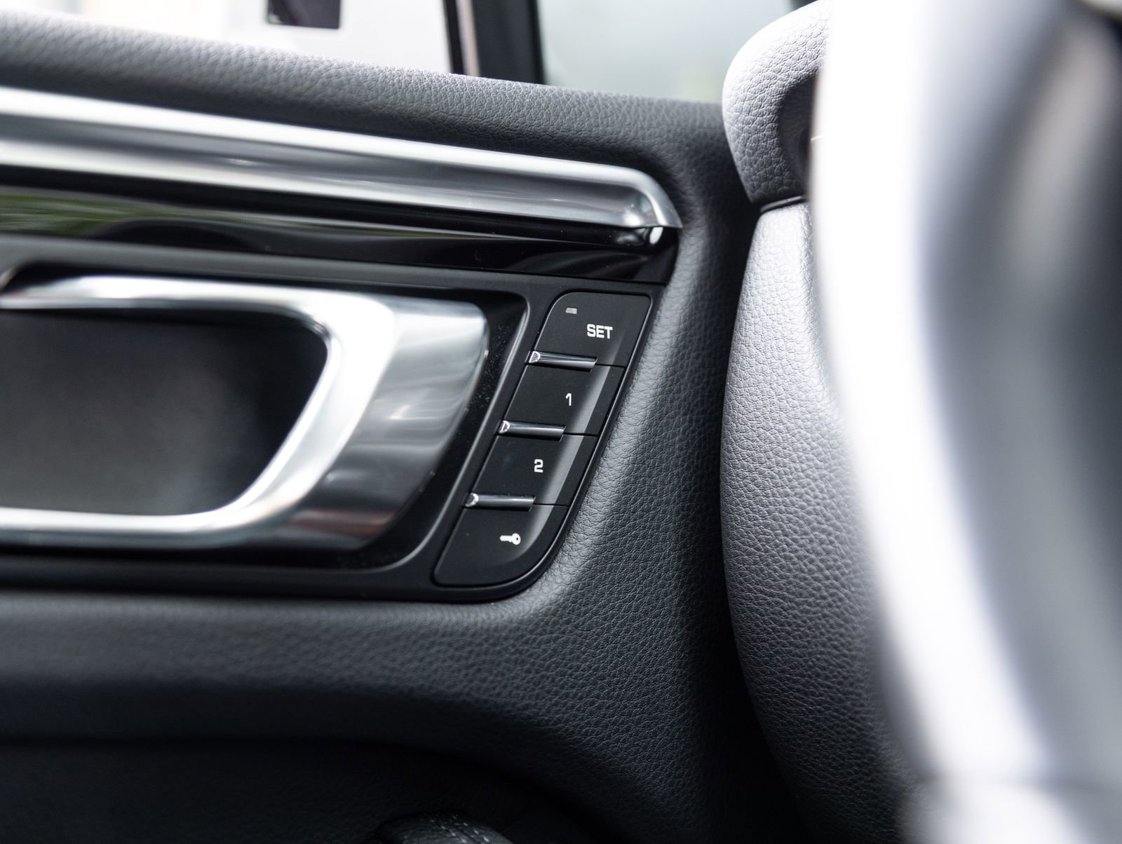 Certified 2023 Porsche Macan S image 18