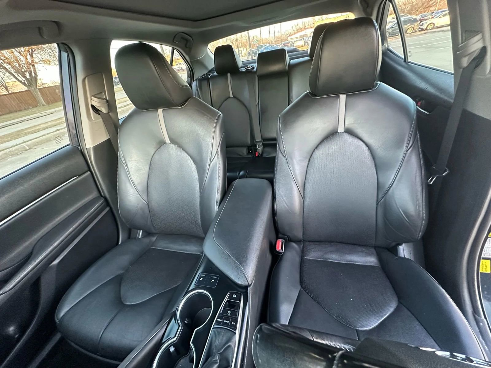 Used 2020 Toyota Camry XSE image 12